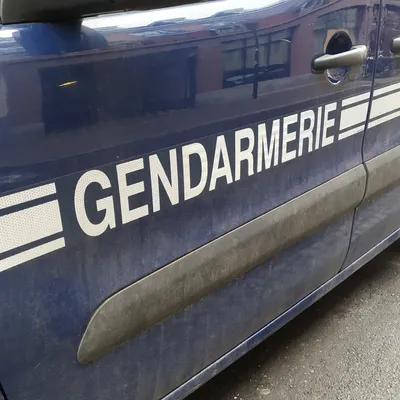 voiture gendarmerie porte illustration